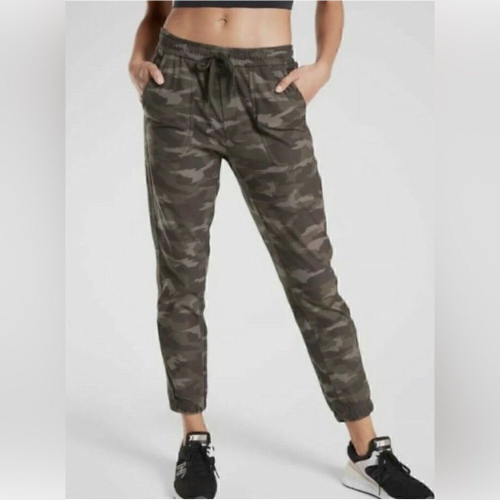 Athleta Camo Farallon Jogger Pants Sz 2
